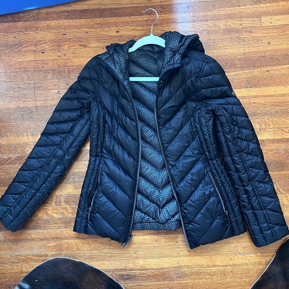 MICHAEL KORS Reversible Black Puffer Coat - Picture 1 of 3